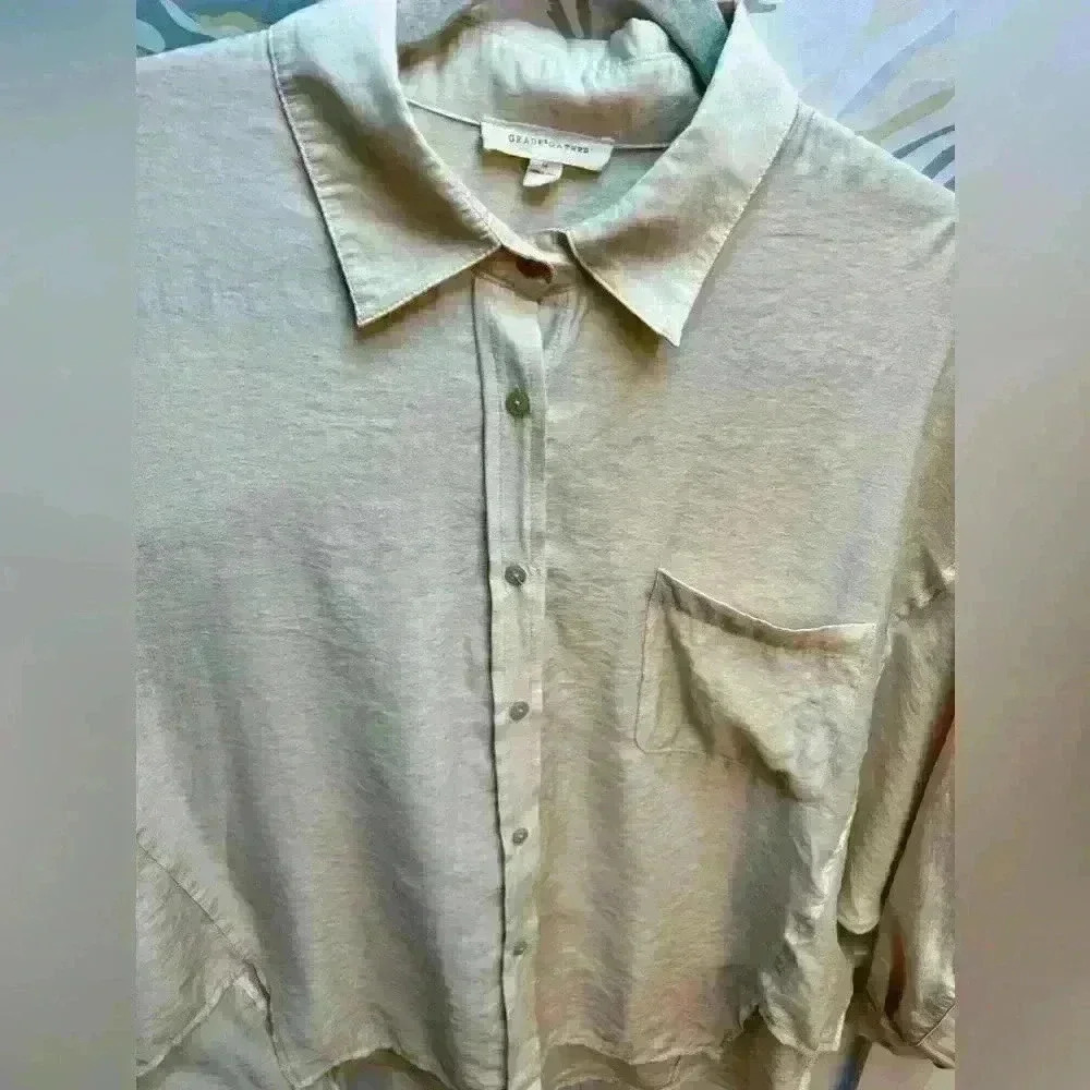 Grade&gather Button-up Batwing Hi Low Blouse, Size Medium - Picture 6 of 8